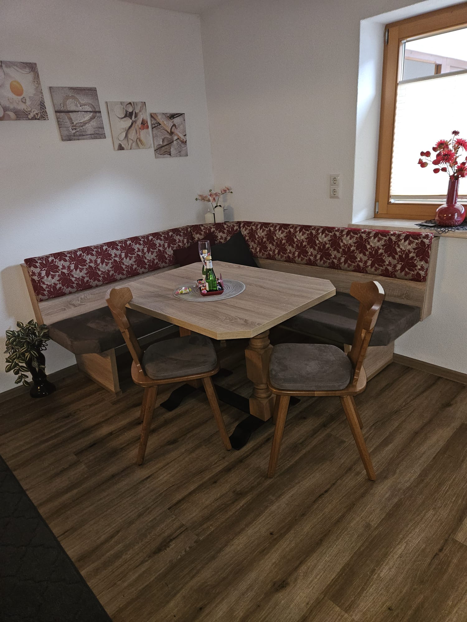 Essecke im Appartement Alpina