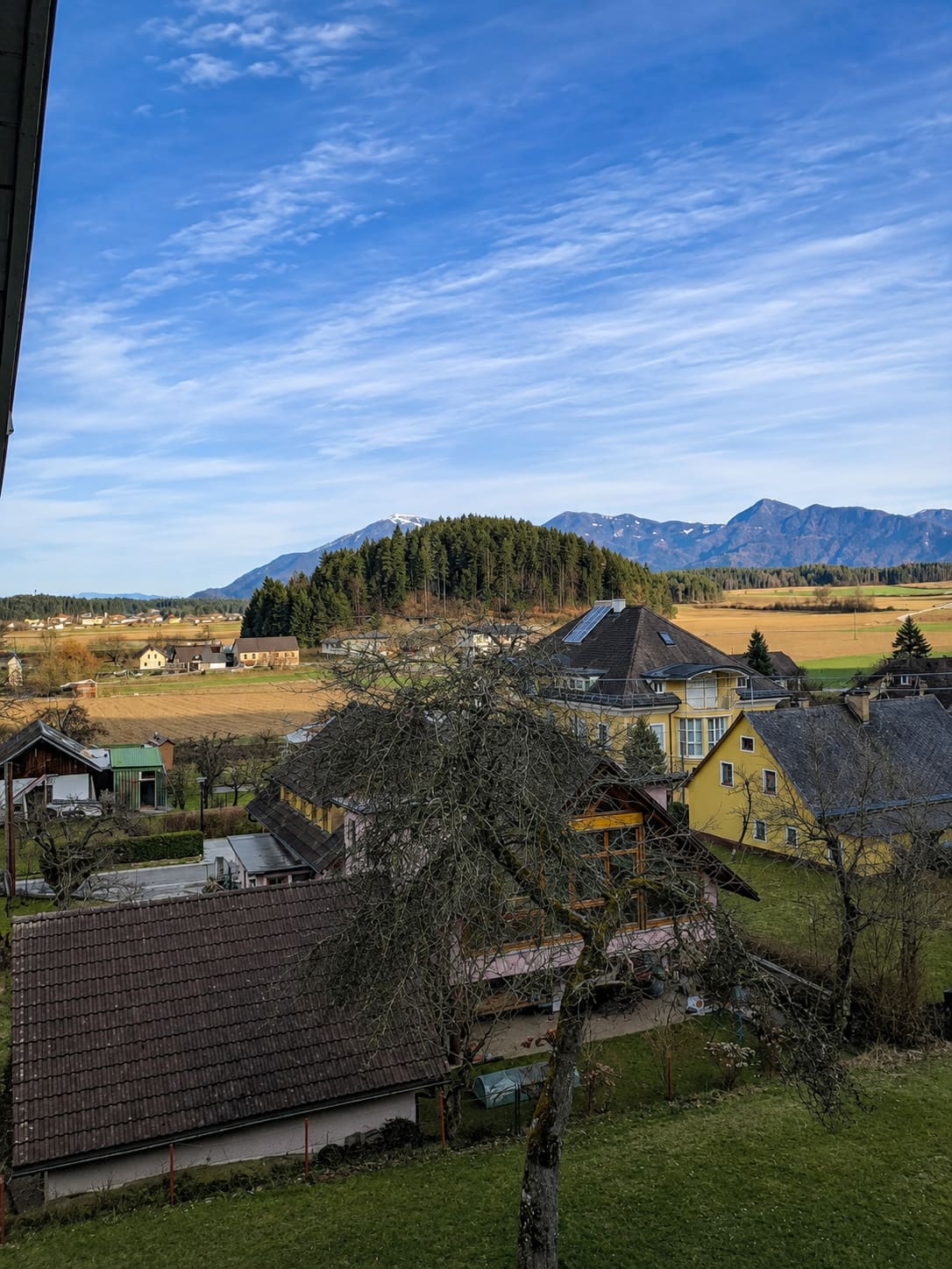 Blick über das Jauntal in die Berge
