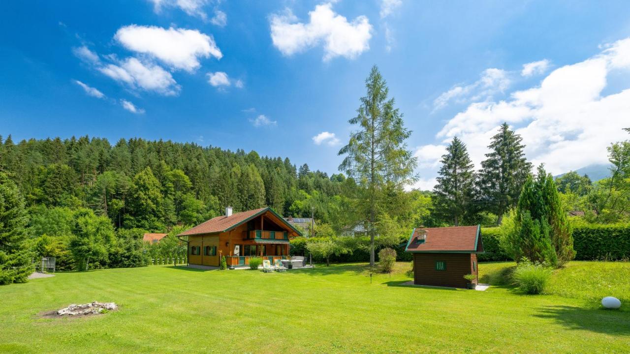 Das Ferienhaus Rauscher im weiten Naturgarten am Waldrand