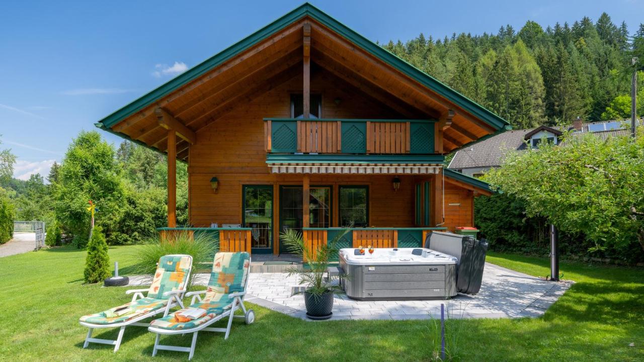 Ferienhaus mit Whirlpool im Grünen