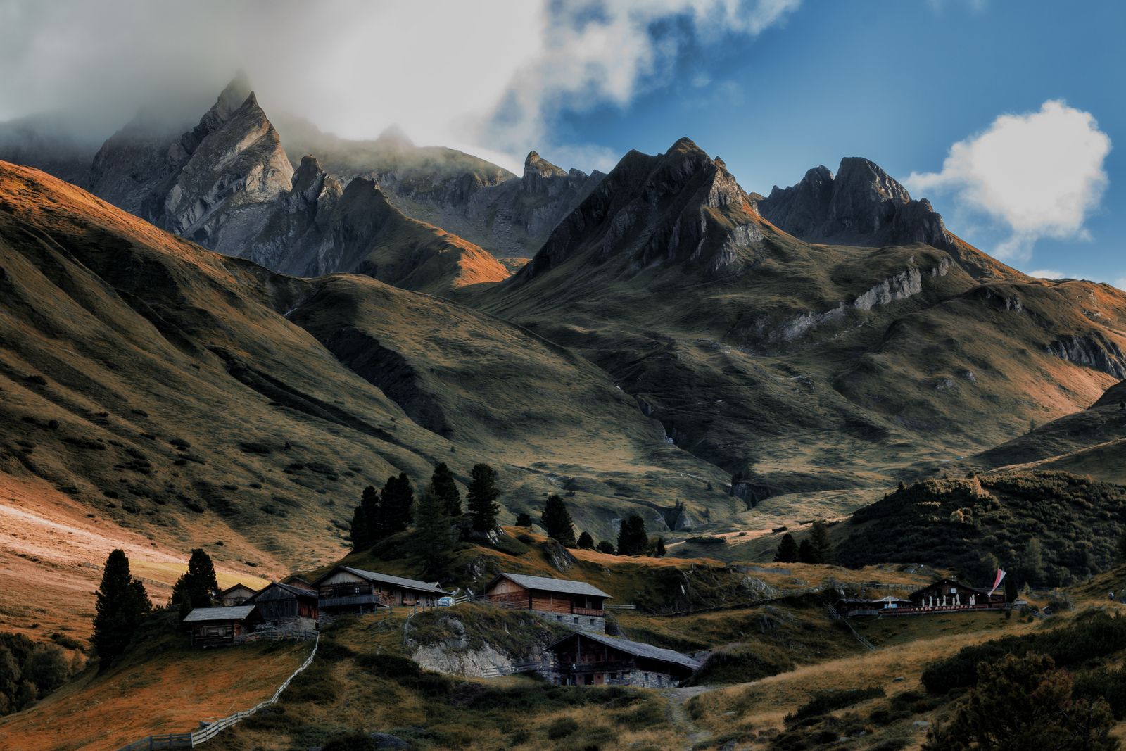 Bergdorf im Montafon in der Abendsonne