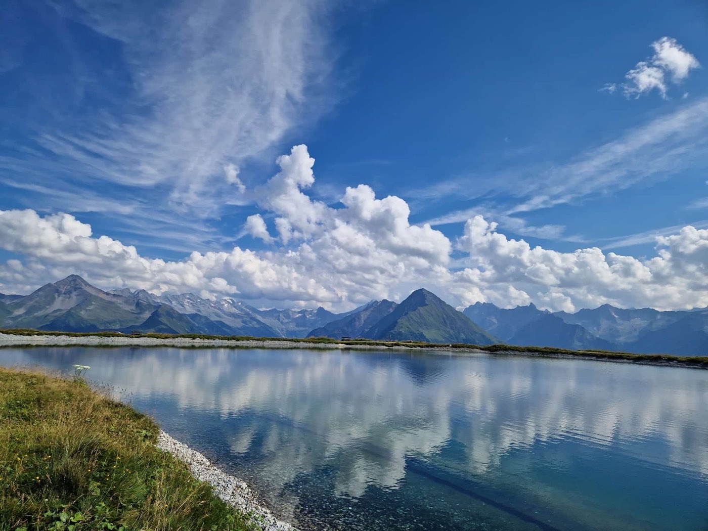 Bergpanorama am Speichersee